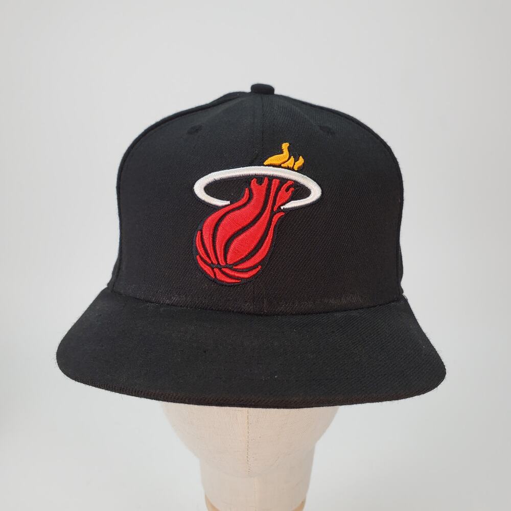 New‎ Era 59FIFTY Miami Heat NBA Fitted Hat 7 1/4 Black 100% Wool Flat Brim Cap